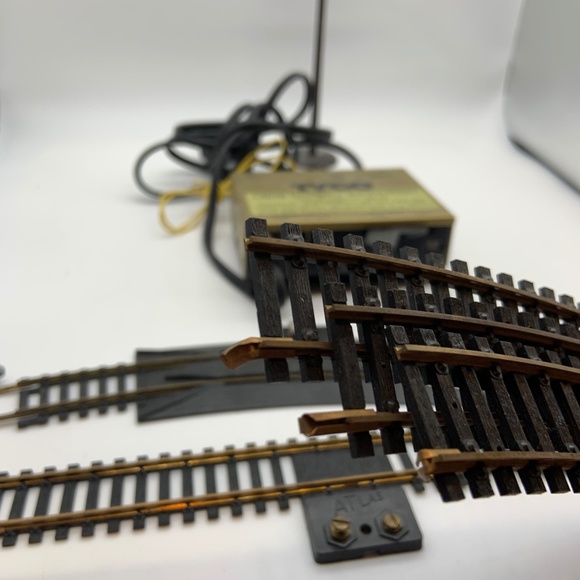 Vintage Tyco Atlas 15" & 18" HO Scale Train Tracks Power Box UNTESTED 25+ Pcs - Picture 9 of 9